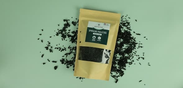 pailletes de spiruline, Performe