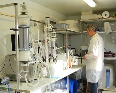 Extraction à froid et sans solvant de la phycocyanine depuis la spiruline