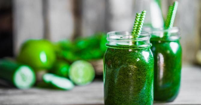 Consommer la spiruline paillettes dans des boissons