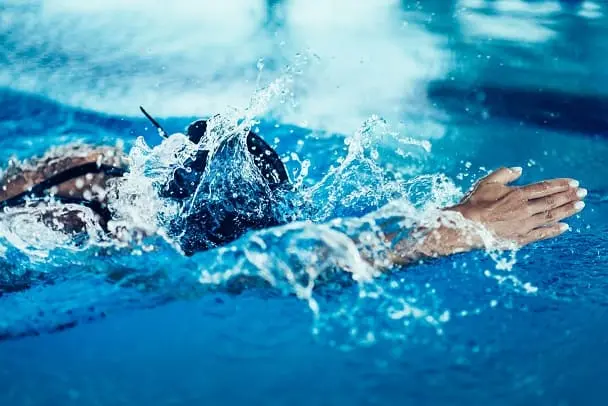 Natation : un sport aquatique parfait pour lutter contre le stress et l'anxiété