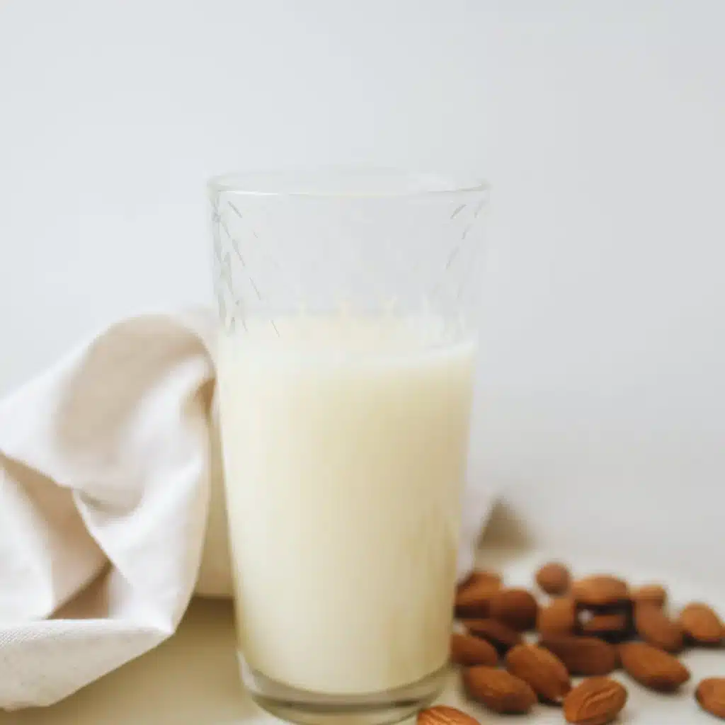 Privilégier le lait d'amande au lait de vache pour mincir